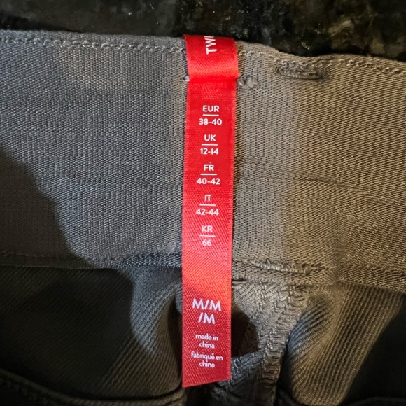 SPANX Twill Ankle Cargo Pant - Picture 4 of 8